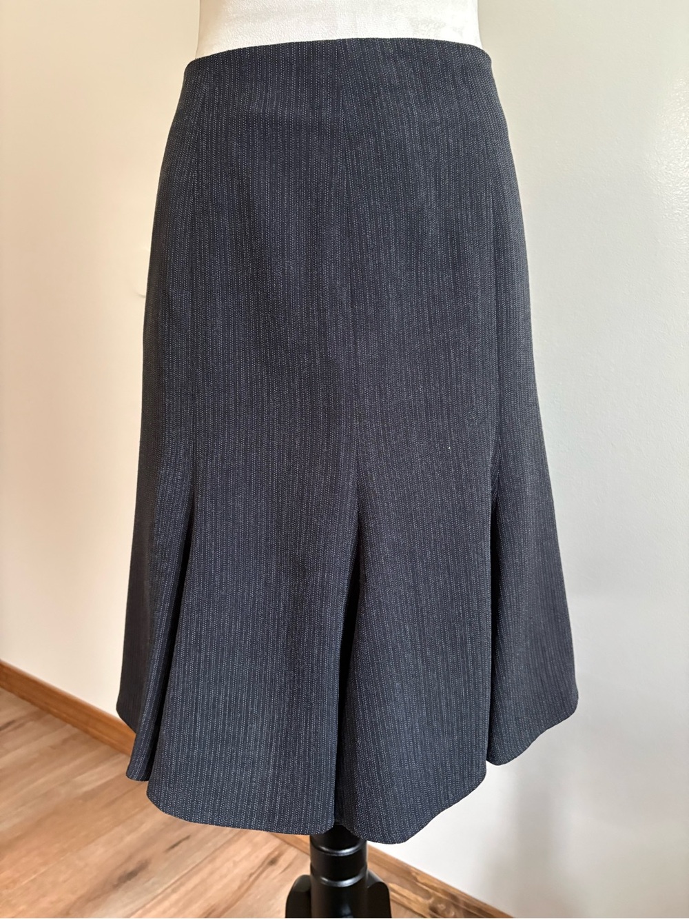 Anne Klein Black Pinstriped Gored Flare Knee Length Skirt Size 10P